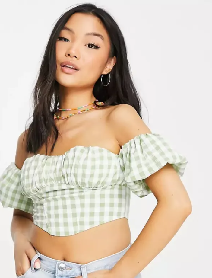 Modell fra ASOS