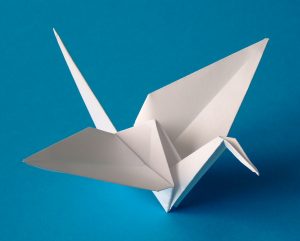 1200px-Origami-grue