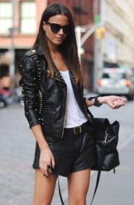 Biker jacket και cropped capris