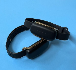 Bracelet with vibration when calling