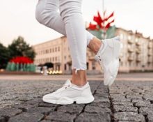 Fashionable women's sneakers