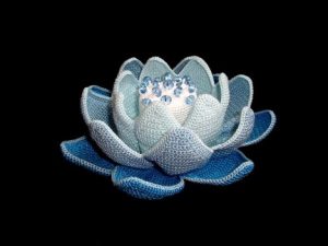 How to crochet a lotus