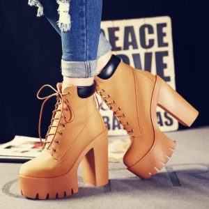 Magagandang ankle boots