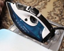 How to place an iron on an ironing board