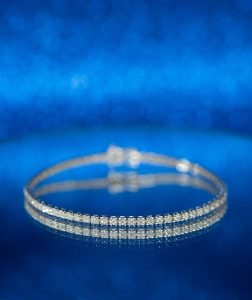 Tennis bracelet with diamonds photo