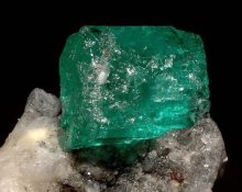 Emerald beryl what kind of stone is it