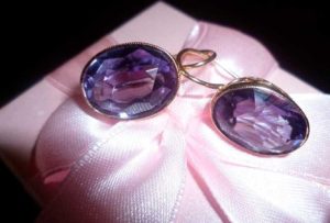 How to distinguish amethyst from alexandrite