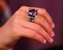 How to distinguish real alexandrite from artificial one