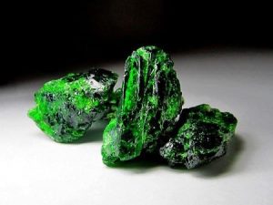 What kind of stone is chrome diopside?