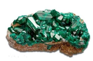 Dioptase - mga mahiwagang katangian ng bato