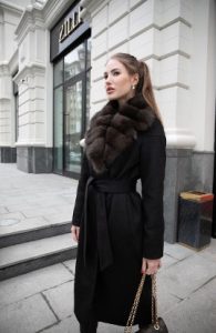 Cashmere coat with fur collar