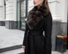 Cashmere coat with fur collar