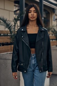 Women's oversized leather jacket how to wear