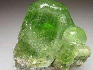 Properties of chrysolite stone