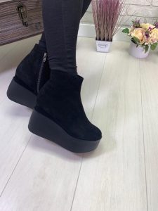 Suede wedge boots