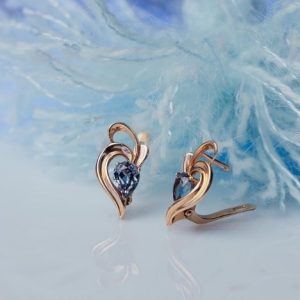 Anting-anting dengan alexandrite