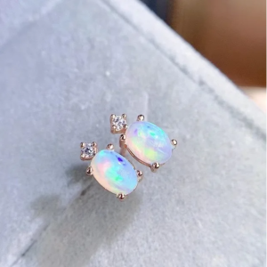 Earrings with opal